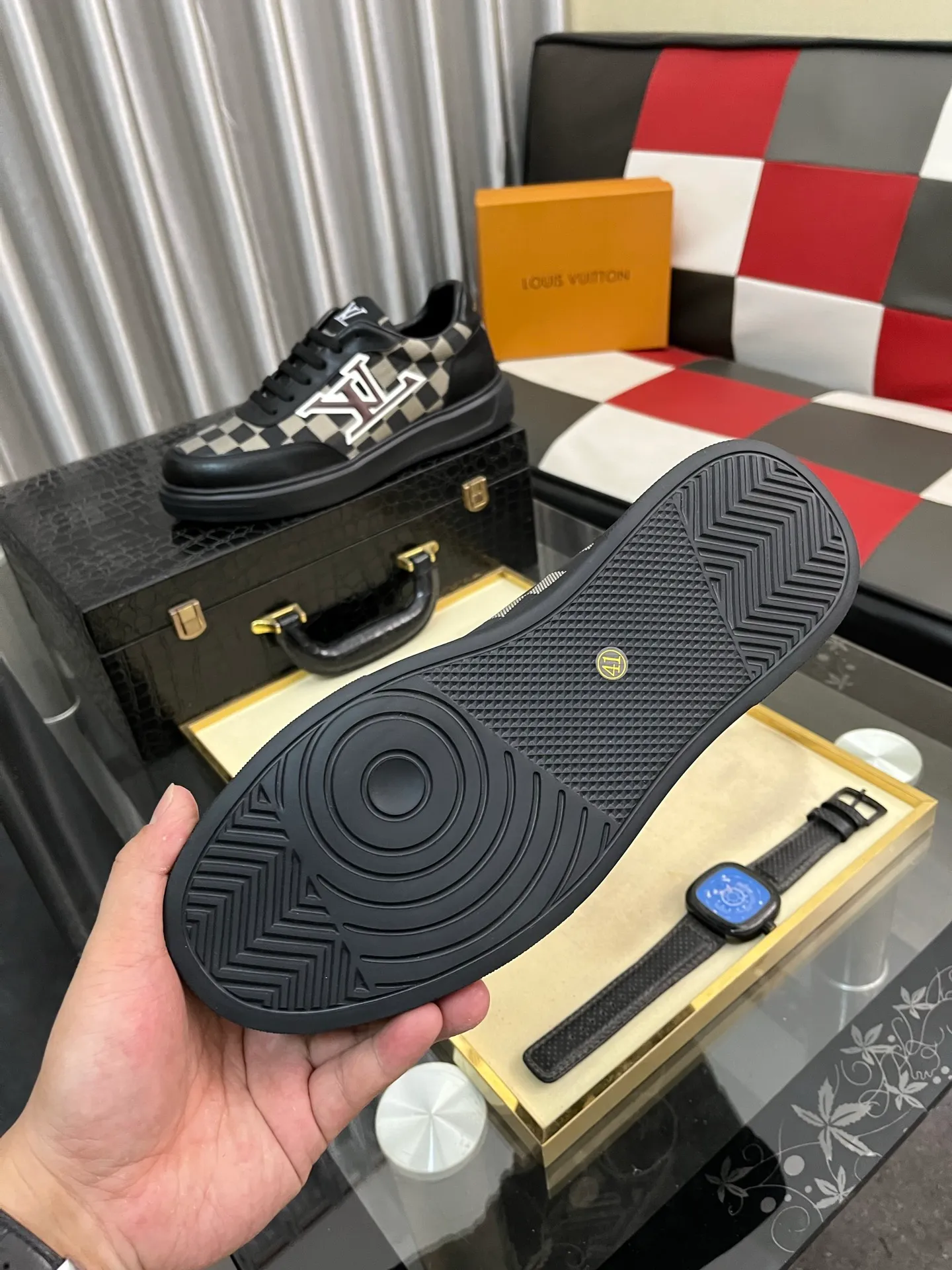 Men's shoes 💰400⌚️⌚️【LOUIS VUITTON】Same style as Louis Vuitton* official website 🚹Men's high-top casual shoes❤️Same style as popular celebrities and big names ~ Best-selling at home and abroad Lv focuses on the checkerboard series...Imported first-layer cowhide with special fabrics➕Full sheep leather lining➕Brand-specific hollow outsole💎Number: 38-443️⃣Colors available